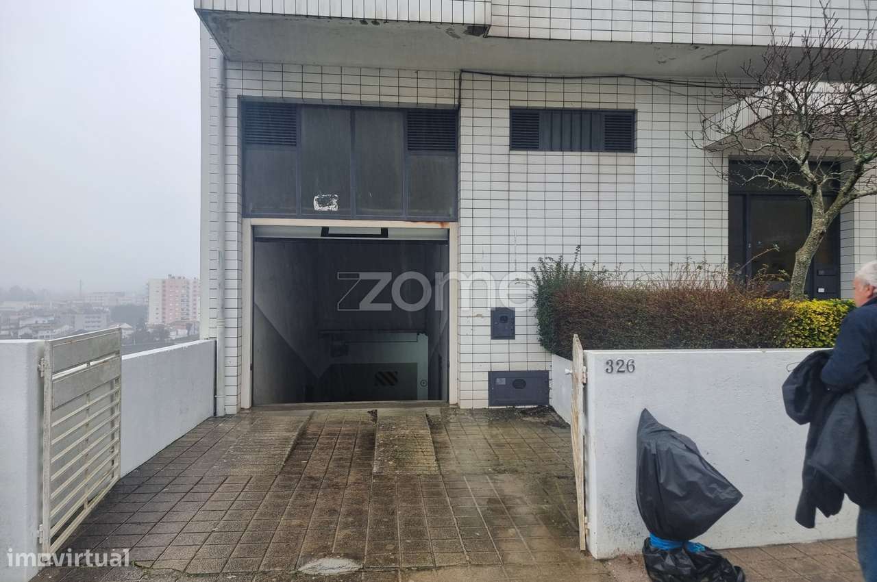 Garagem com area total de 280 m2 - Grande imagem: 2/21