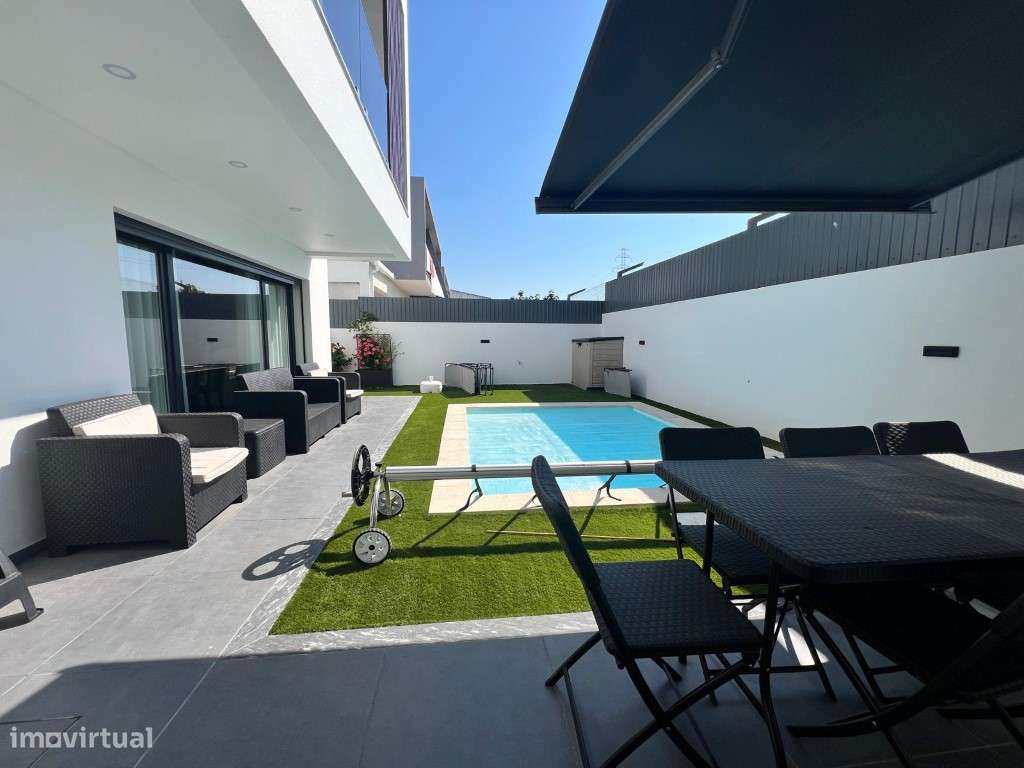 Moradia Isolada T4 Com piscina-31