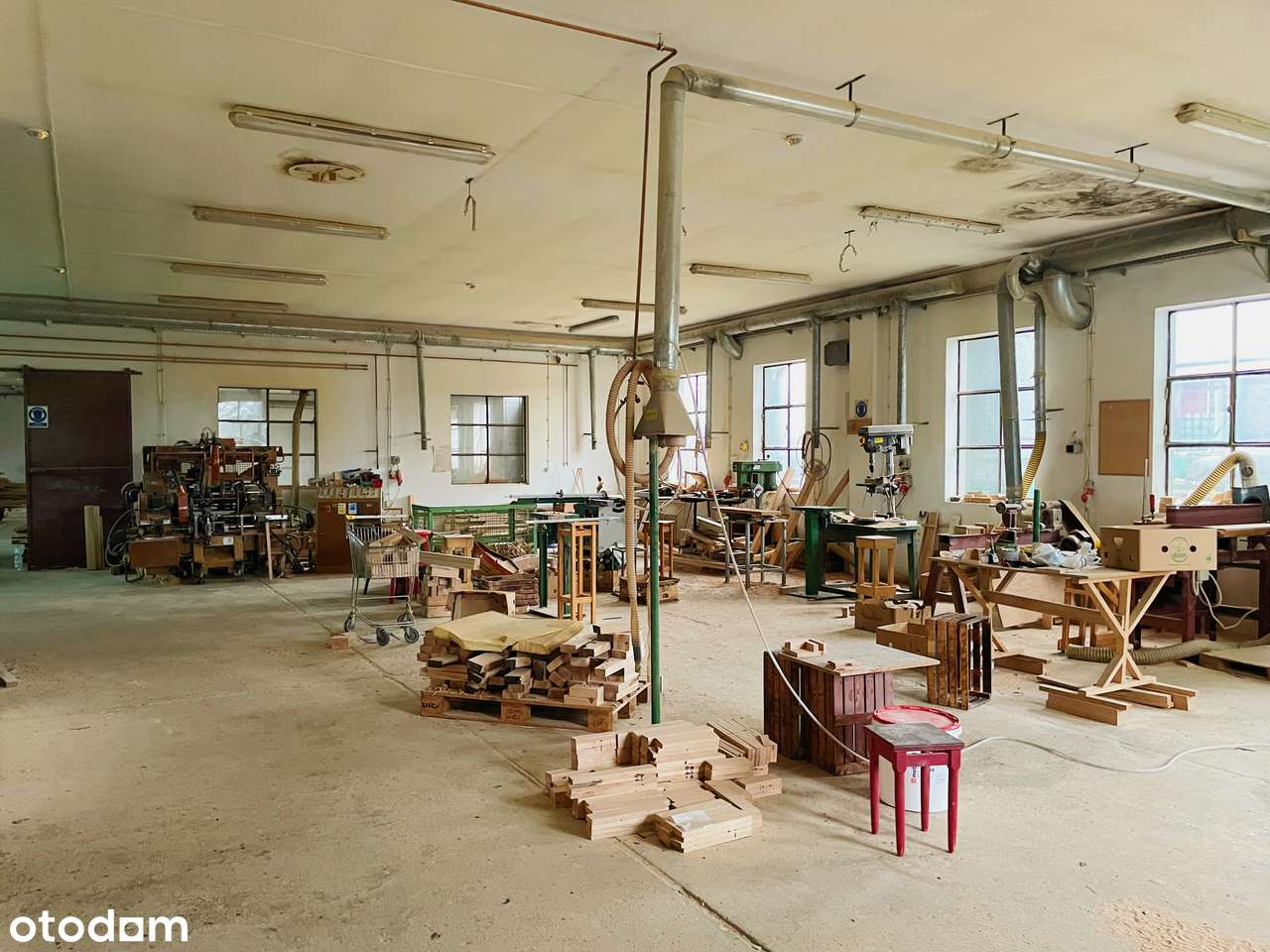 HALE + DOM - SZCZURAWICE - NA SPRRZEDAŻ!-1