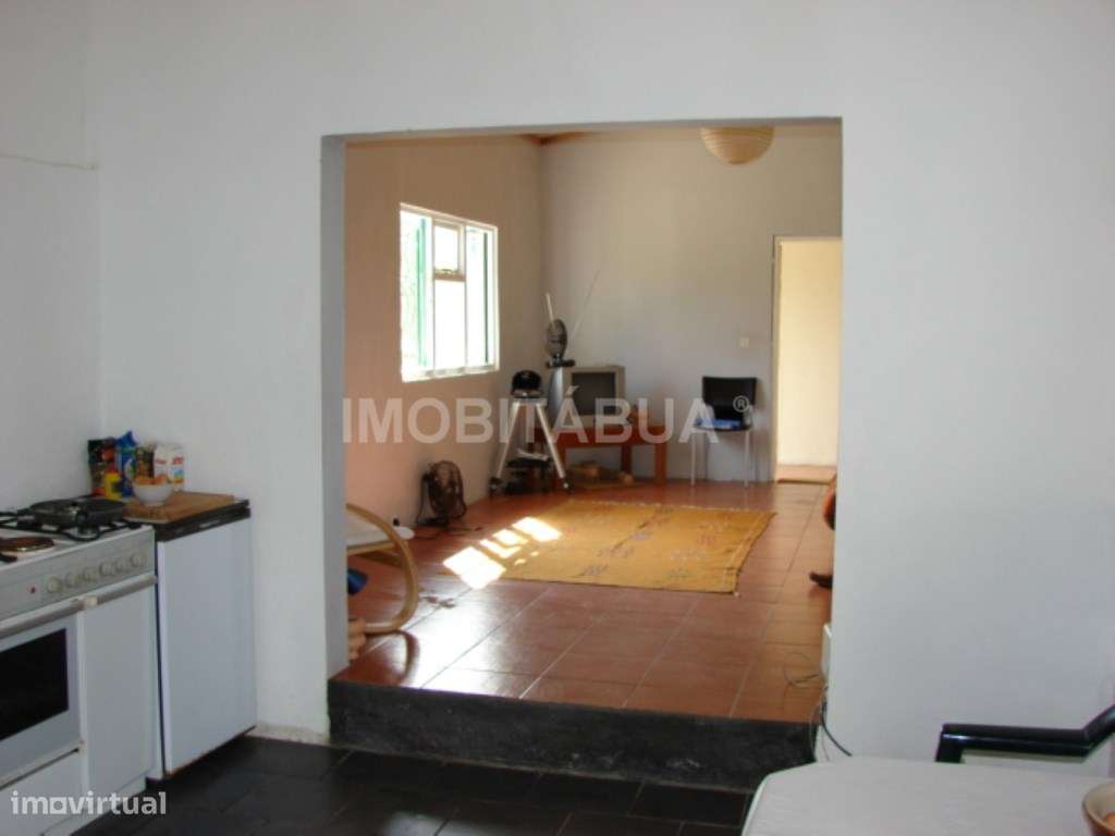 Propriedade com casa de arrumos e terreno de cultura - Grande imagem: 5/9