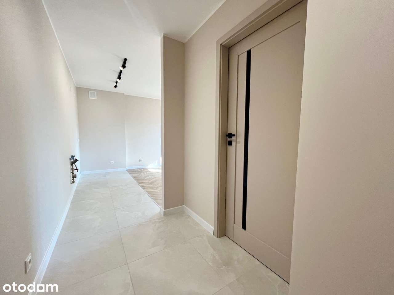 Styl i komfort – świeżo wykończone mieszkanie z niskim czynszem-9