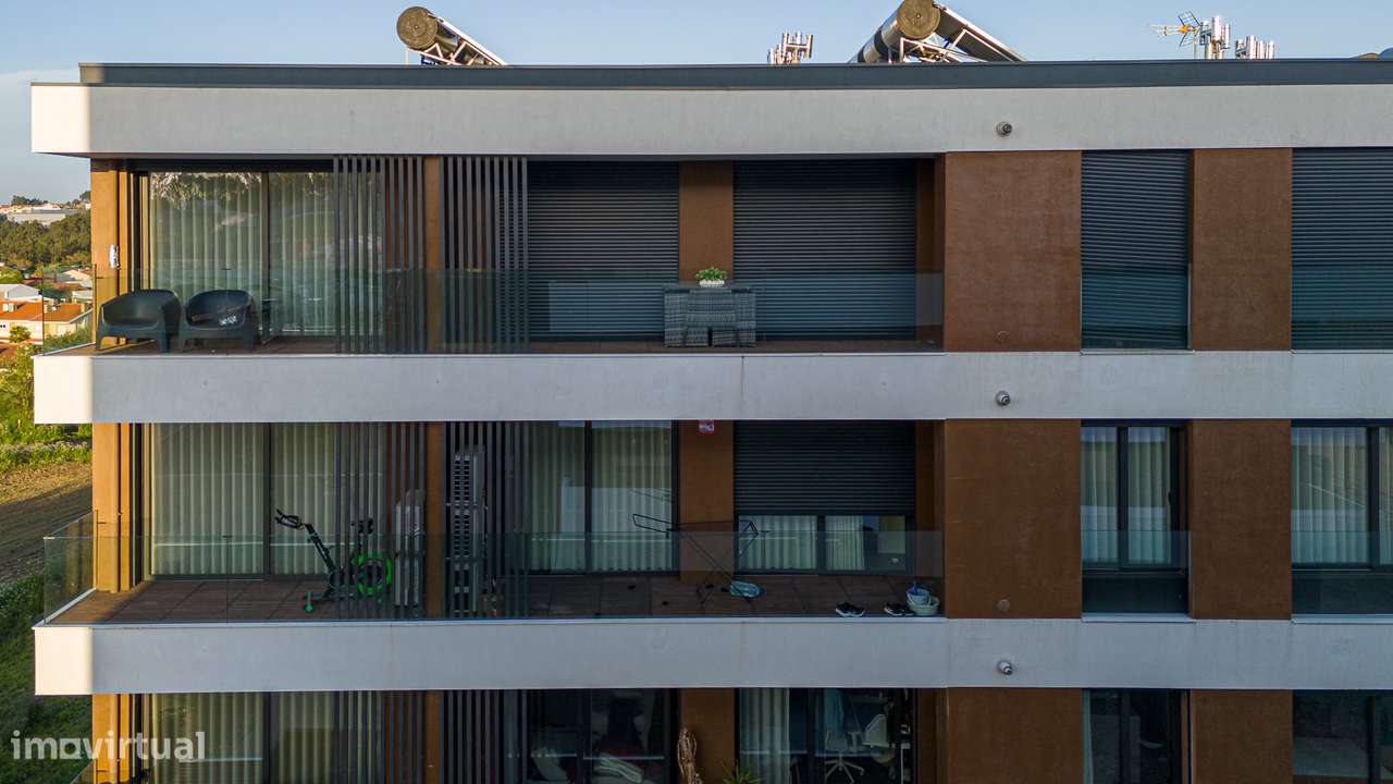 Exclusivo apartamento T3+1 seminovo, com 190m2, três frentes e box-37