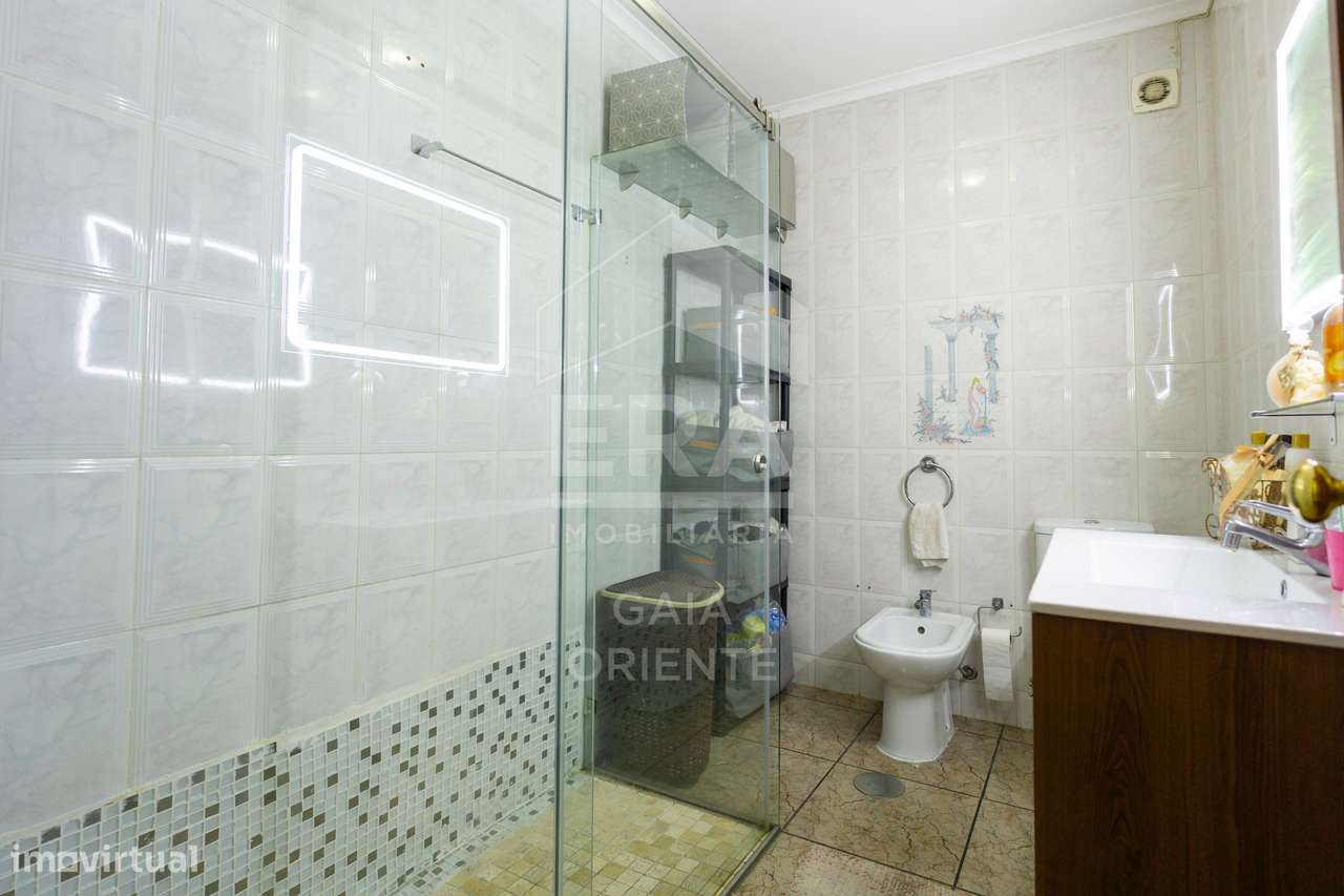 Apartamento T3 com Excelentes Áreas em Oliveira do Douro-29