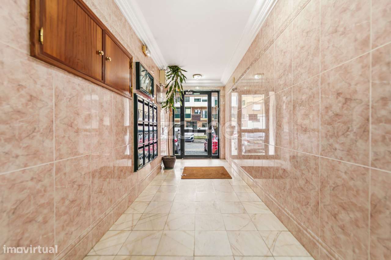 Apartamento T3 remodelado em Massamá Norte - Grande imagem: 3/26