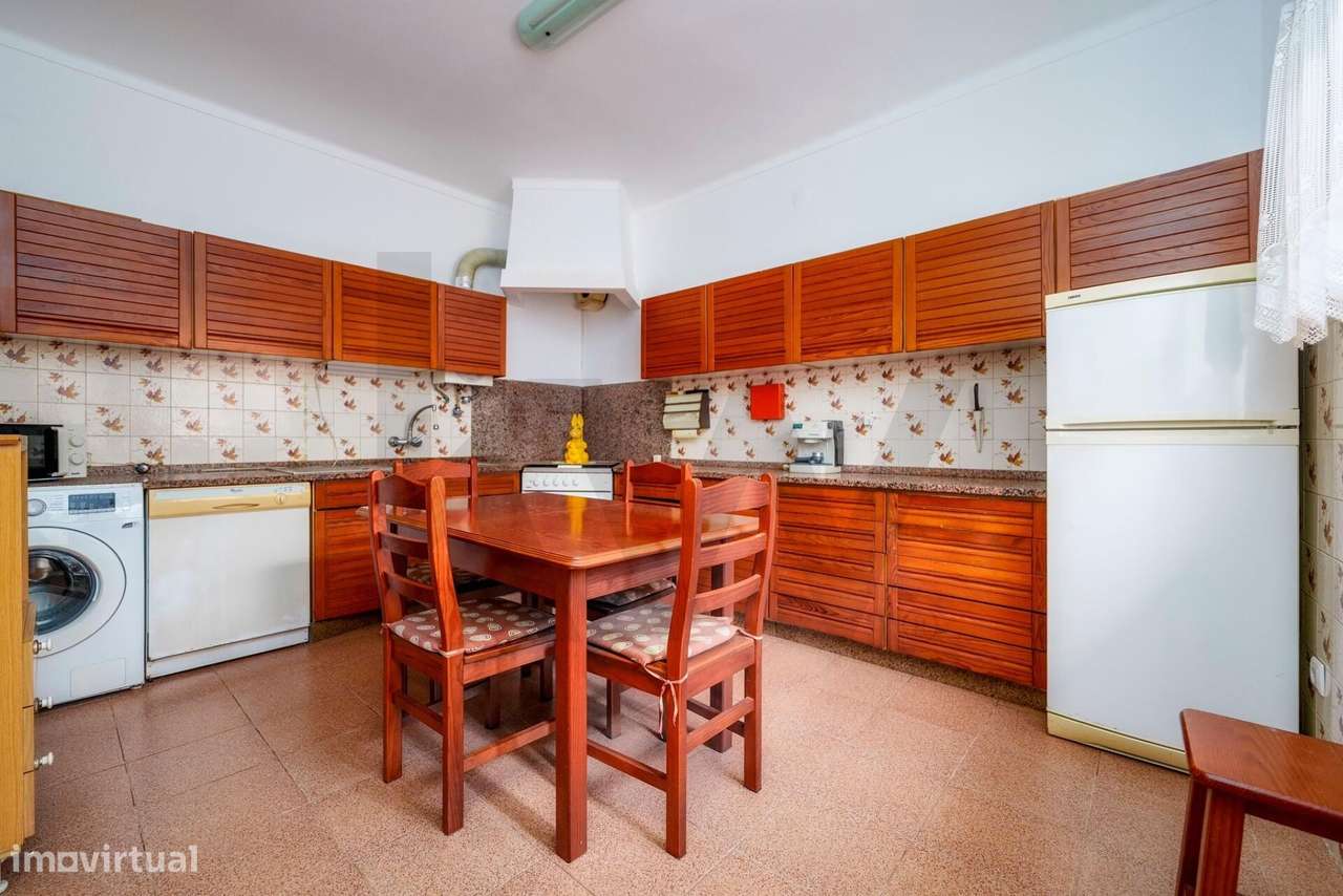 Apartamento T3 com espaço exterior no centro de Vila Real de Santo Ant-1