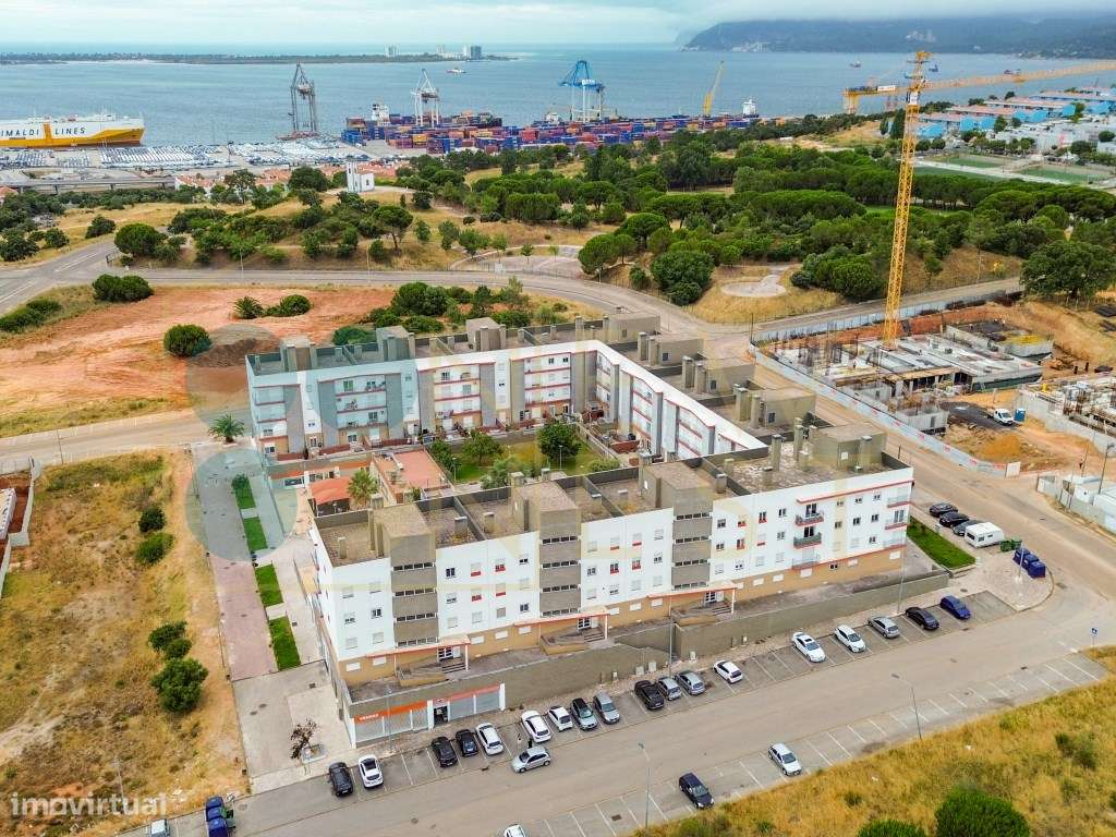 Apartamento T2 com elevador, parqueamento e arrecadação nas Manteig...-43