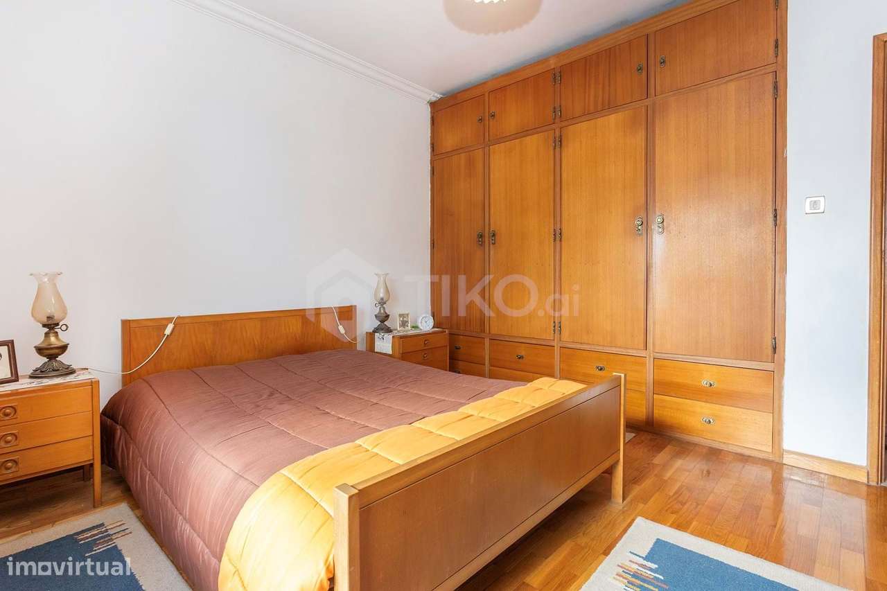 MORADIA GEMINADA À  VENDA EM PORTO SALVO– 3 PISOS, 2 FRENTES-12