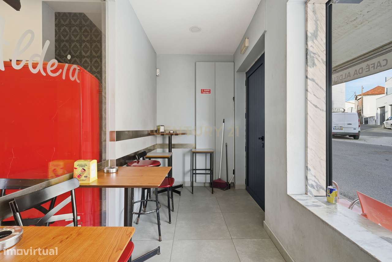 Prédio Comércio  (atualmente em uso na restauração - Café Snackbar)-8