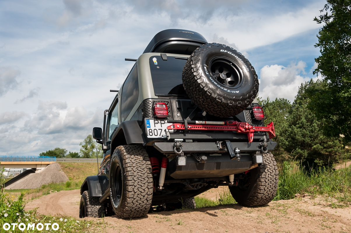 Jeep Wrangler - 5