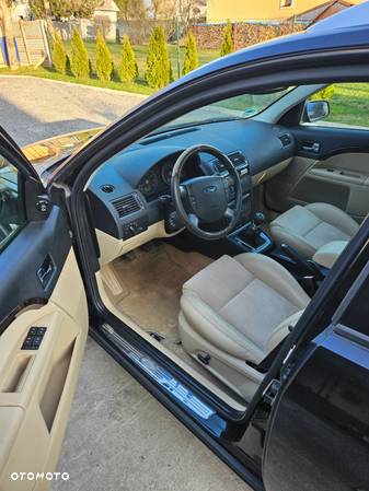 Ford Mondeo 3.0 V6 Ghia Executive - 12