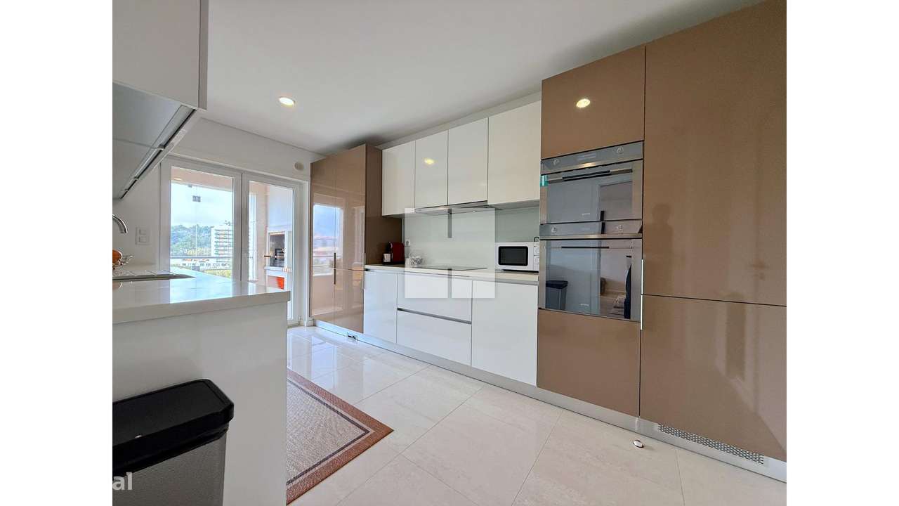 Luxuoso T-3 na Qtª Santa Maria-15