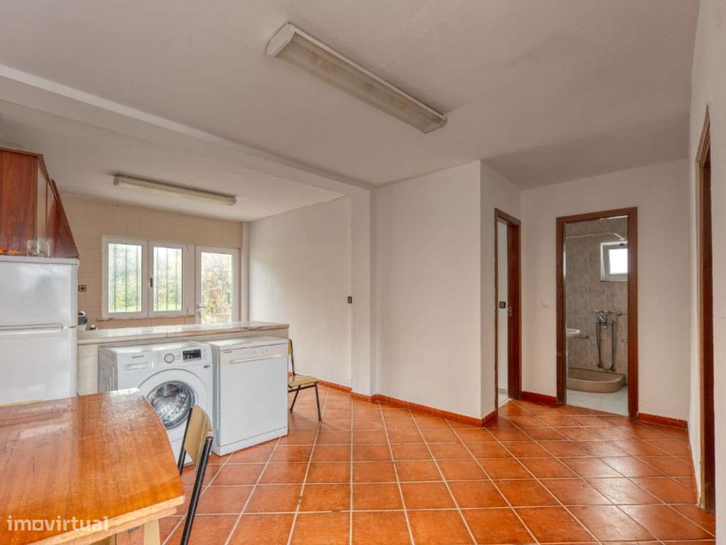 Moradia T4 com Quintal e Terraço, a Apenas 4 Minutos do Centro da V...-5