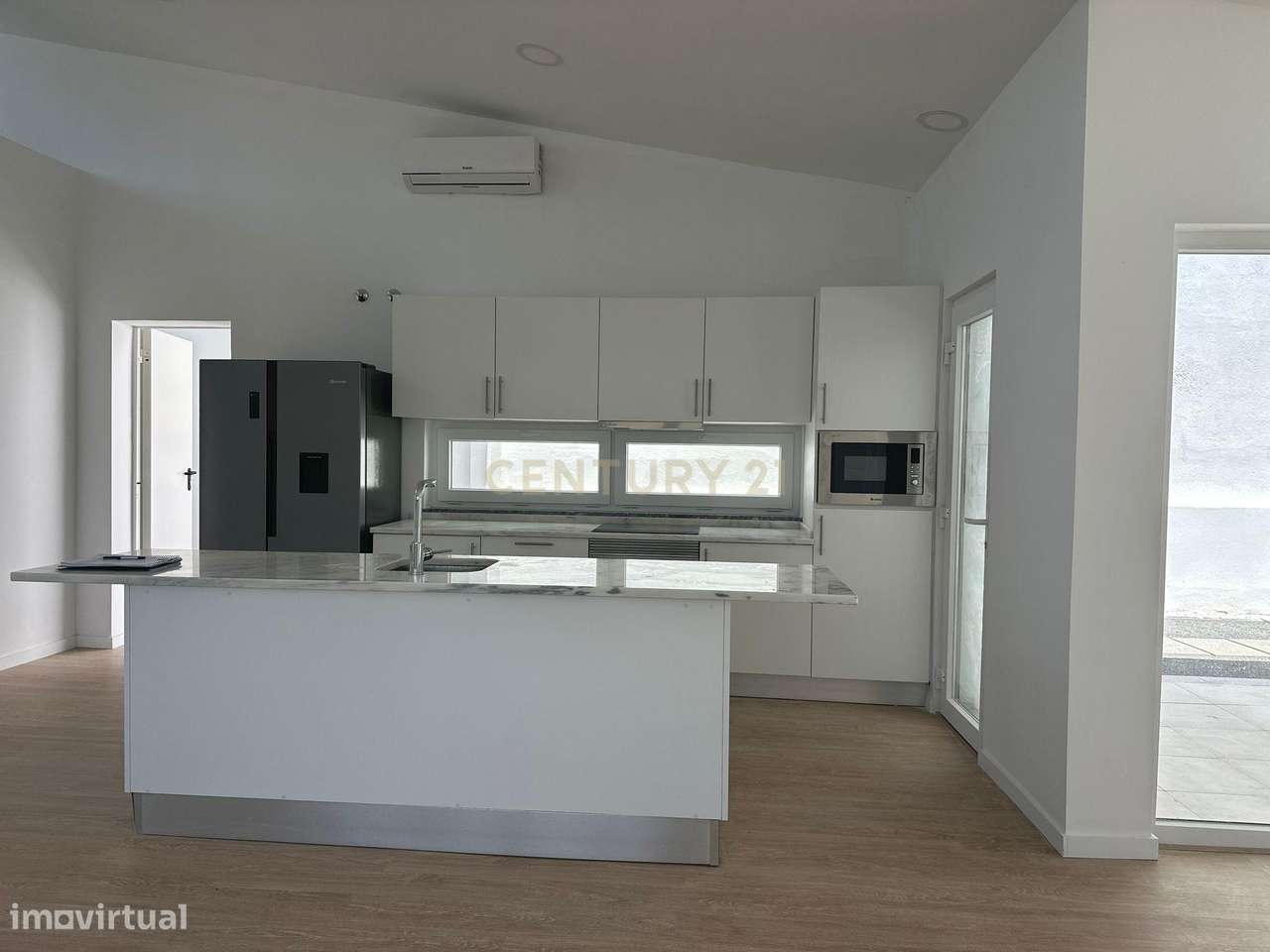 Moradia Térrea de Excelência no Alto do Índio – Conforto, Elegância e-14
