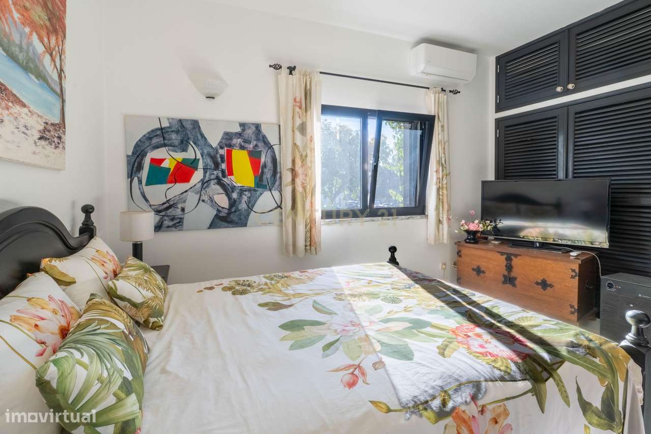 Oportunidade Rara: Moradia com Piscina e 3097m² de Terreno em Almancil-12