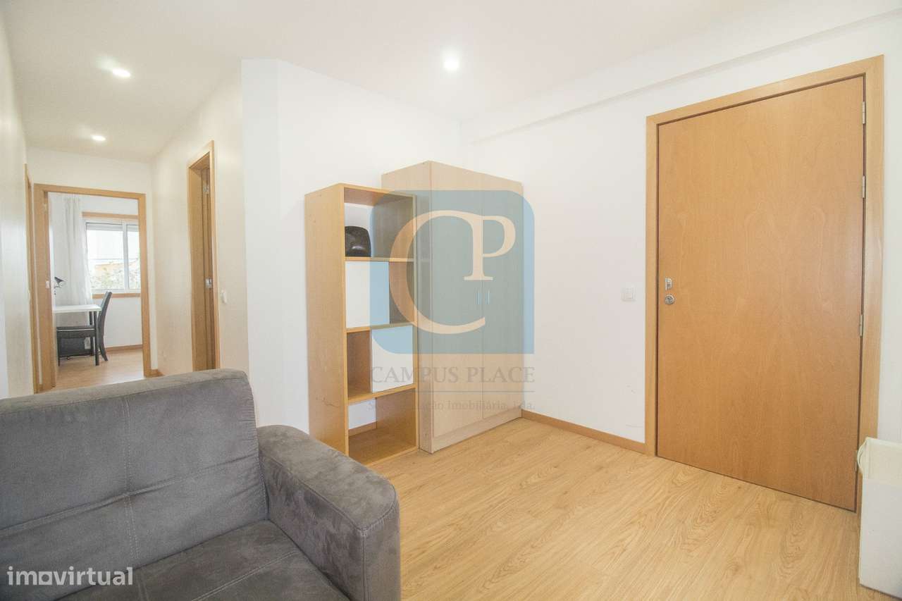 Apartamento T3 renovado com terraço, ao ISCAP e 900mts H.S.João - Grande imagem: 2/32