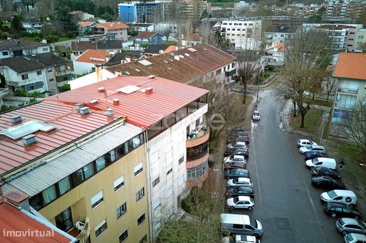 Apartamento T3 De Cobertura Com Terraco E Garagem