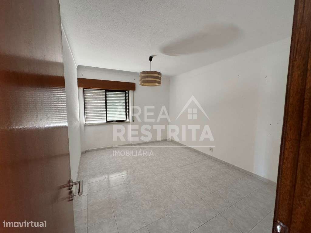 Apartamento T2 no Estádio da Medideira, Amora-5
