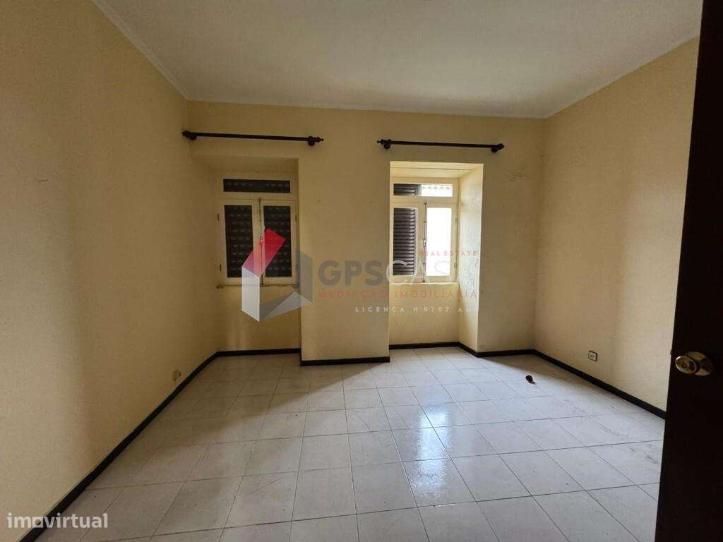 Moradia T3 com espaço exterior a poucos minutos do centro de Angra do-8