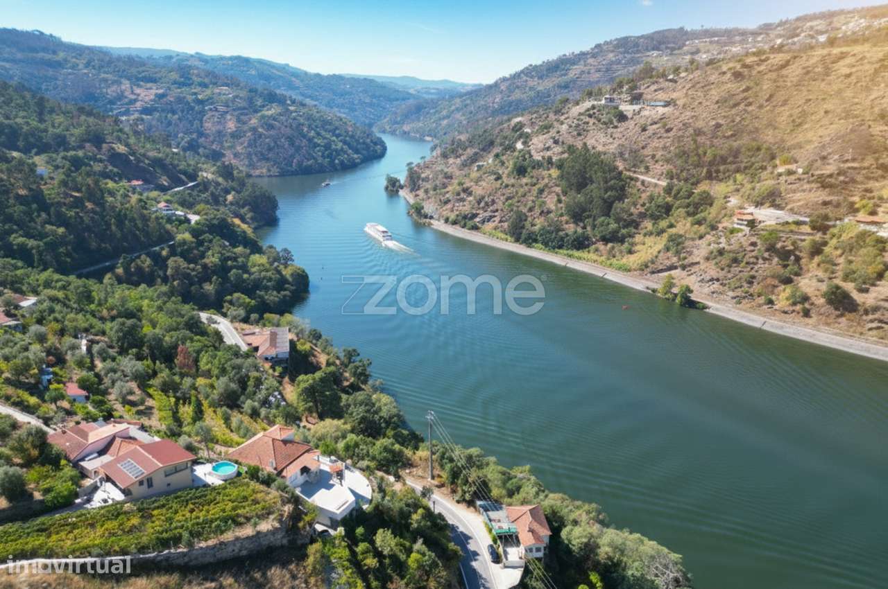 Moradia, 4 090 m², Resende - Grande imagem: 1/43