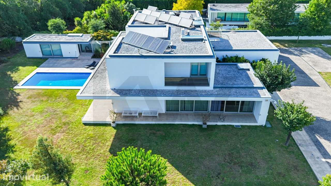 Moradia T5 de Luxo com Piscina e Lote de 2.773 m2-55