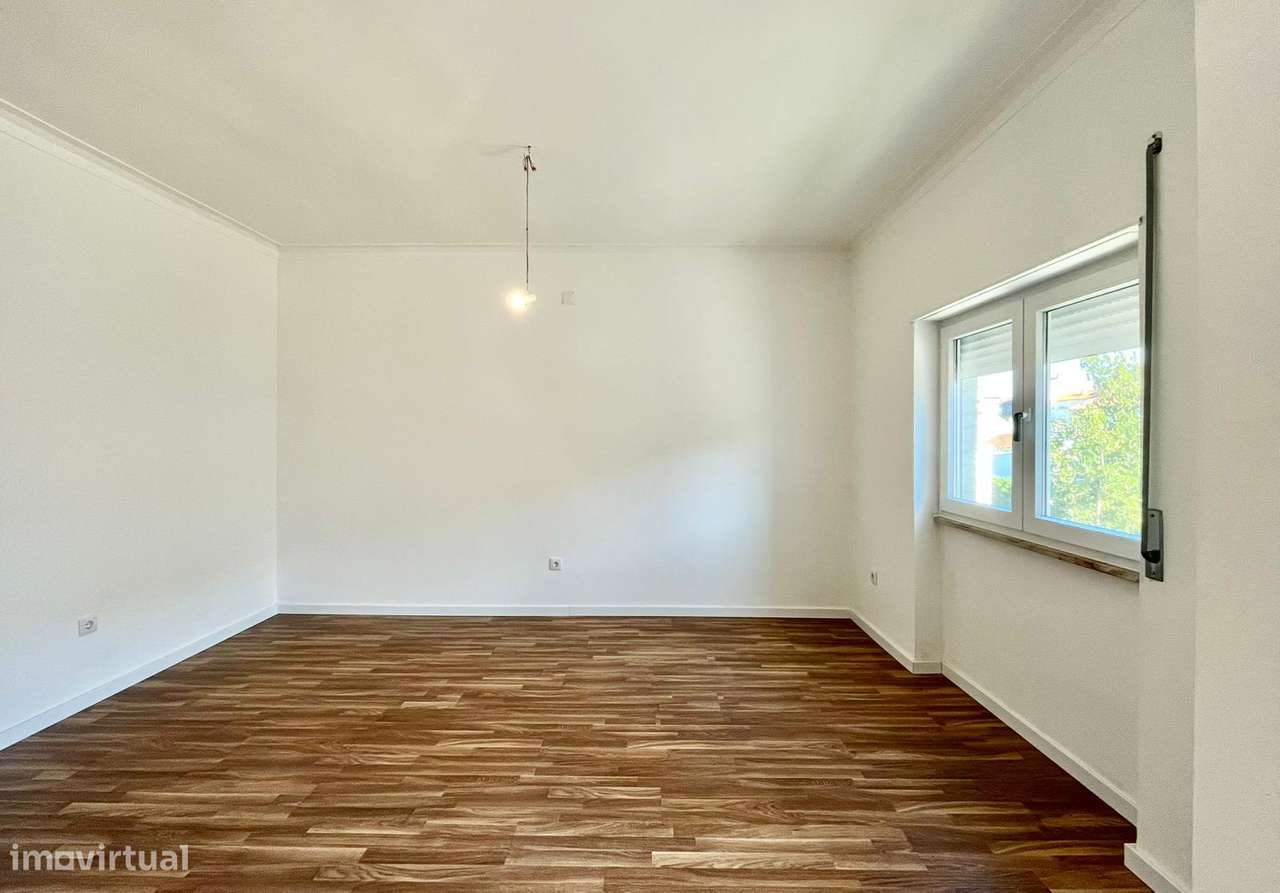 T2 - Renovado - Varanda / Lavradio - Grande imagem: 4/12