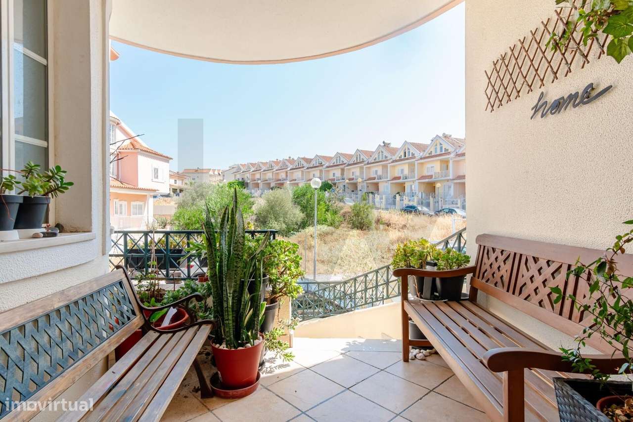 Moradia em Banda T4+1 com Jardim, Garagem e Sótão-53