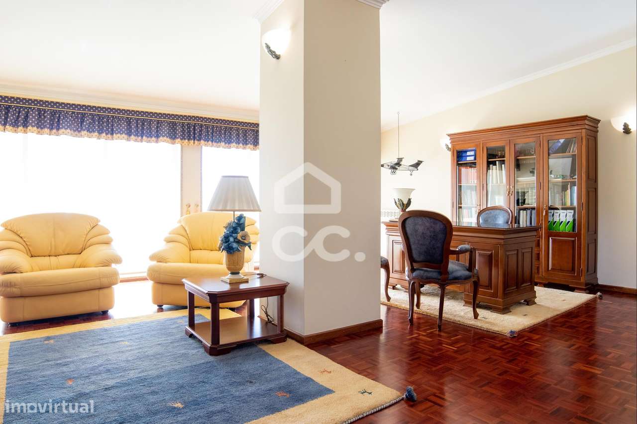 Moradia T6 com piscina e vistas-34