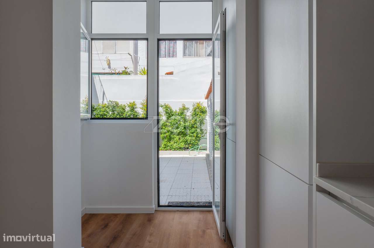 Apartamento T1+1 Baixa da Banheira-37