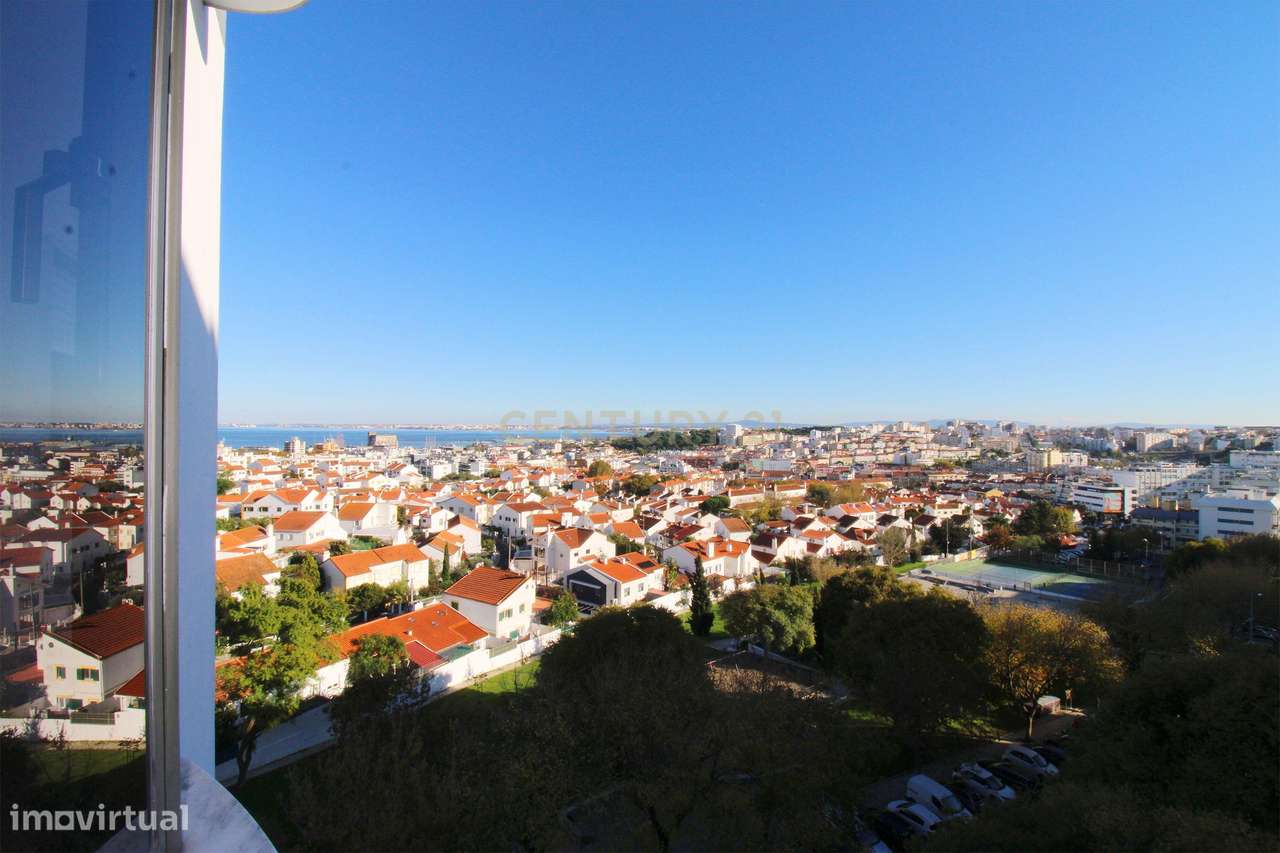Apartamento T3 com Vista Panorâmica em Almada-31