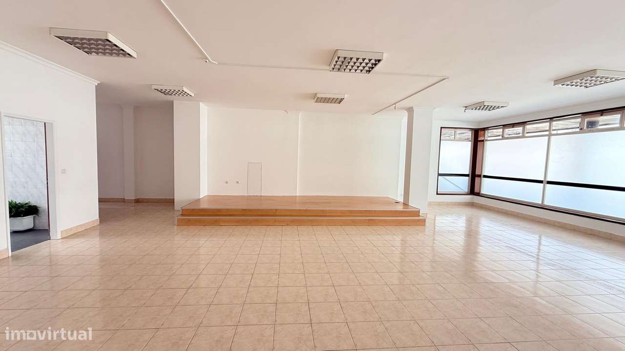 Loja com 135m2 em Ermesinde-20