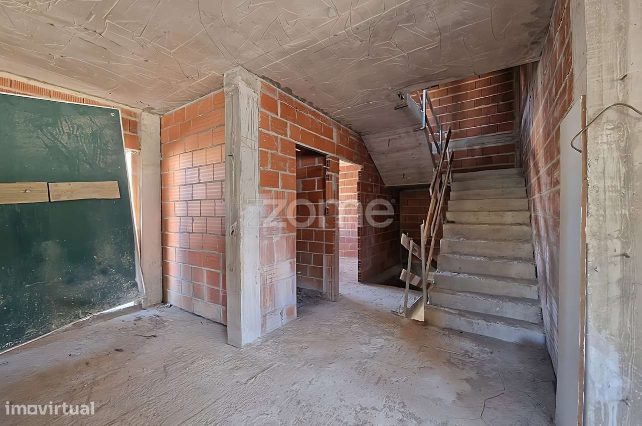 Terreno com Moradia T5 em Construção, Ramada, Odivelas - Grande imagem: 5/39