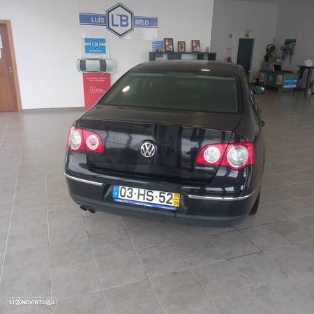 VW Passat 2.0 TDI Trendline BlueMotion - 4