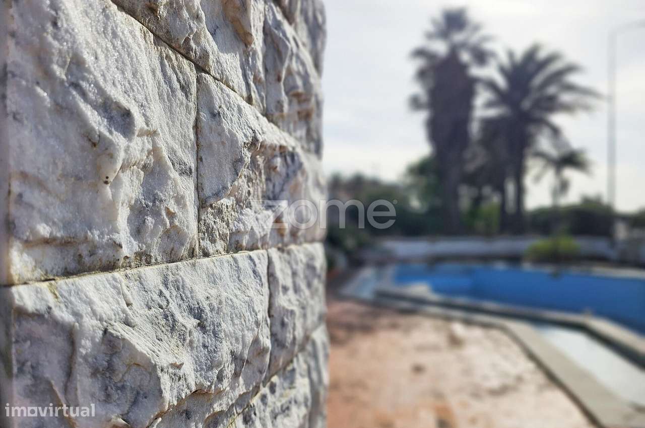 Moradia rara para Reabilitação – Vista Mar | São Pedro Estoril-32