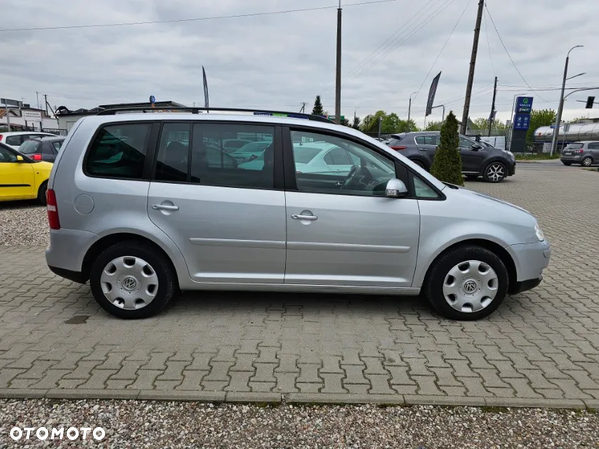 Volkswagen Touran 1.6 FSI Basis - 7