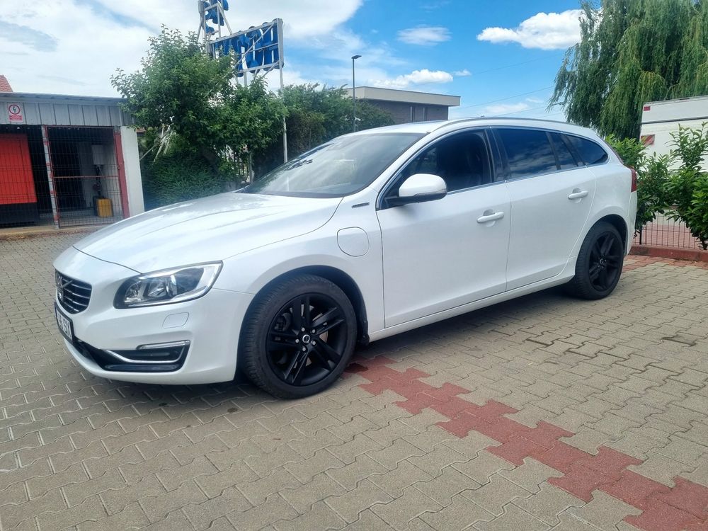 Volvo V60 D6 Plug-In-Hybrid AWD Geartronic Summum 2014
