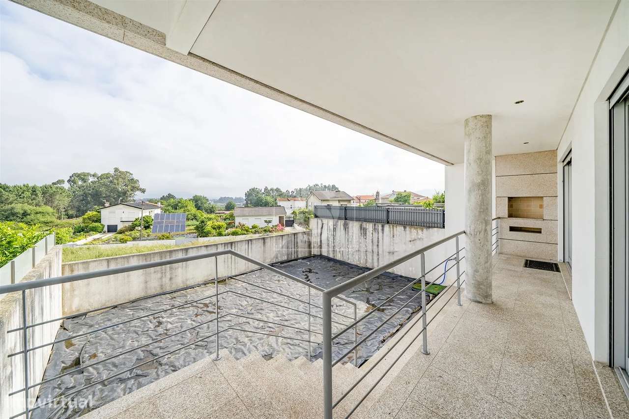 Moradia T4 com 2 Suites em Gamil – Barcelos-36