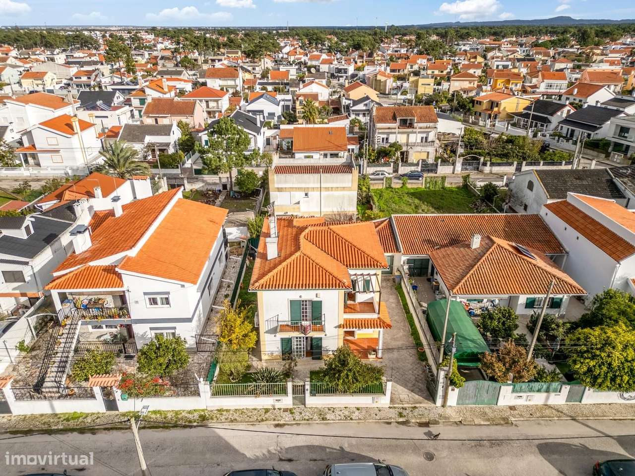 Moradia Isolada T3 com jardim, Aroeira, Almada - Grande imagem: 4/37