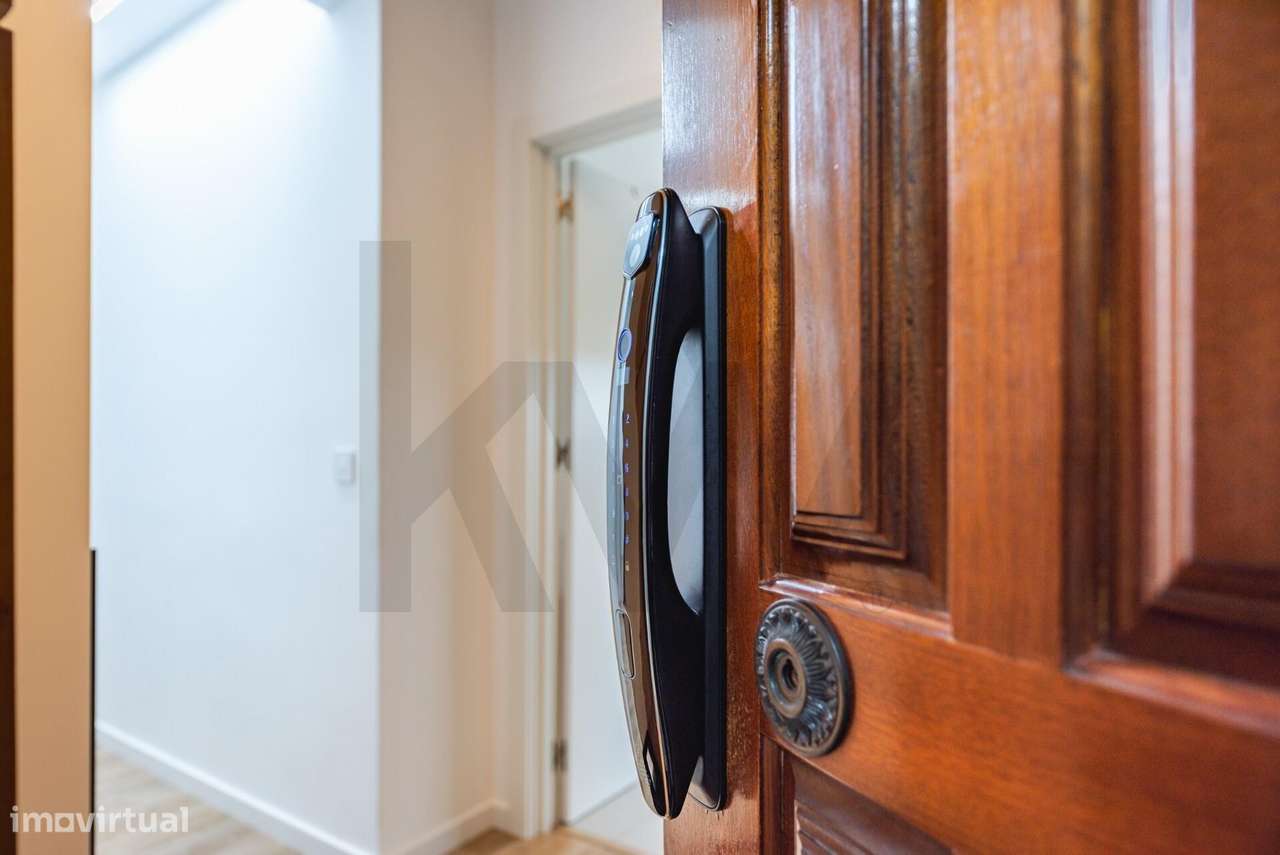 Apartamento T2 totalmente renovado com Suite, Varanda e Arrecadação na-23