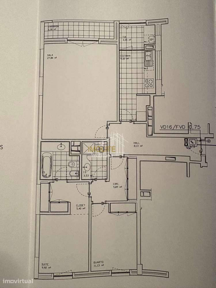 Apartamento T2 com Vista Desafogada em Benfica-45