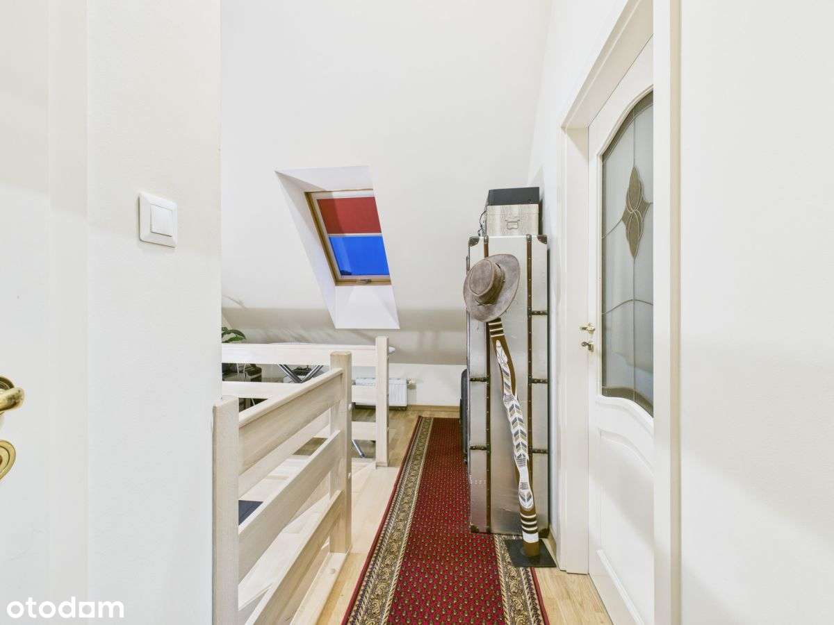 Komfortowe 2-poziomowe M4 z garażem i piwnicą-9