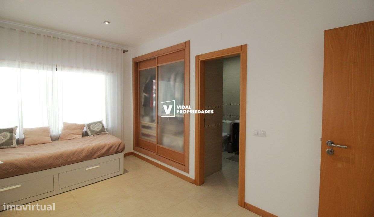 Moradia T3 com piscina e garagem-7