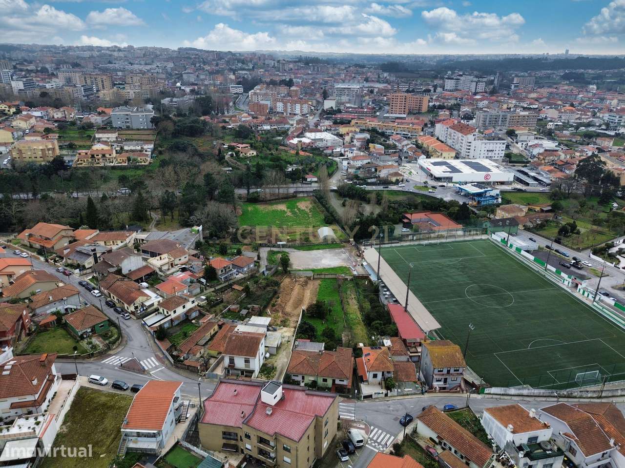 Moradia T3 em Ermesinde com Grande Quintal e Excelente Potencial de In-20