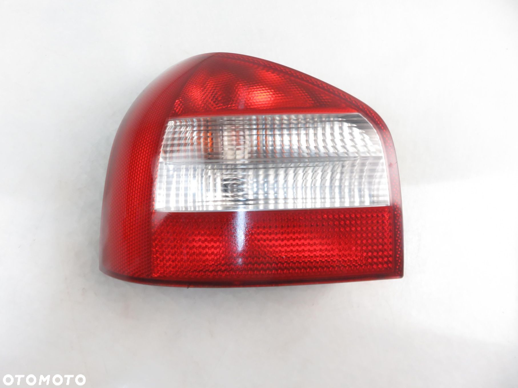 LAMPA LEWA TYLNA AUDI A3 8L 8L0945095B - 1