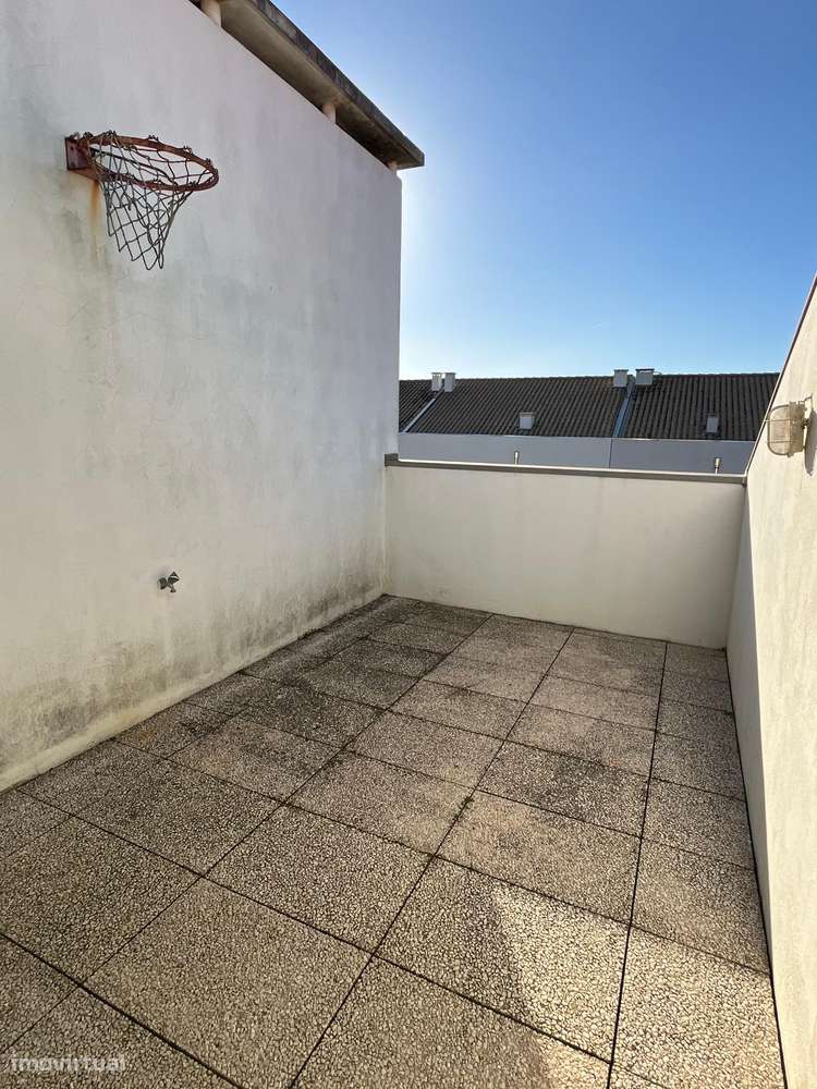 Geminada com piscina, garagem e terraço em Canidelo-20