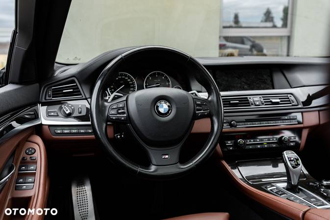 BMW Seria 5 M550d xDrive Touring Sport-Aut - 37