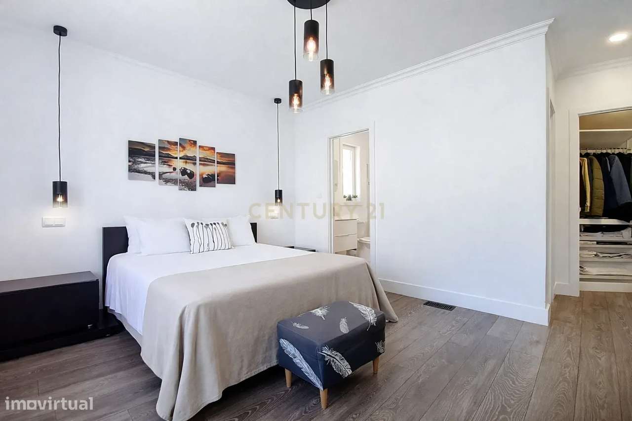 Moradia Moderna com Piscina + Apartamento Independente | Construção 20-29