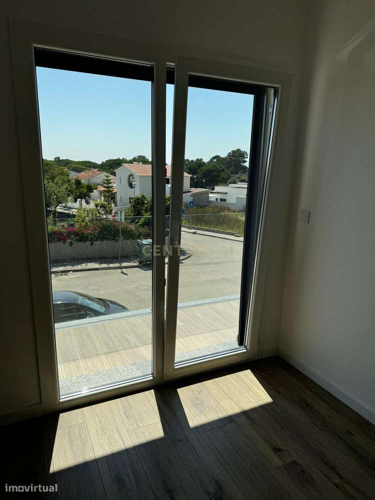 Moradia T3 de arquitetura contemporânea na Lagoa de Albufeira-17