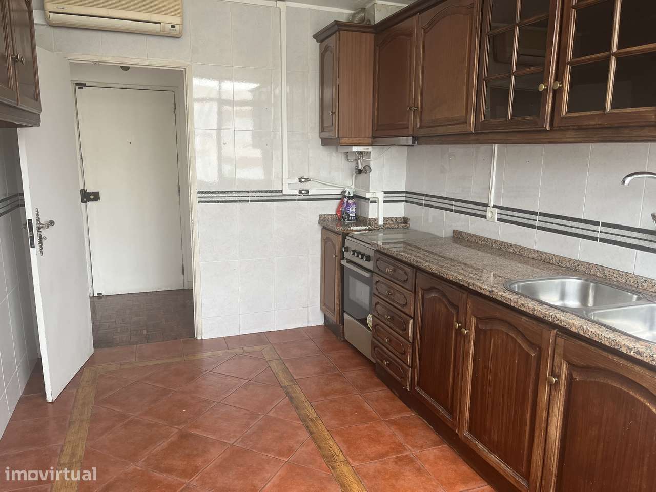 APARTAMENTO T2 CACÉM PARA REMODELAR - PROXIMO AO INTERMARCHÉ-7