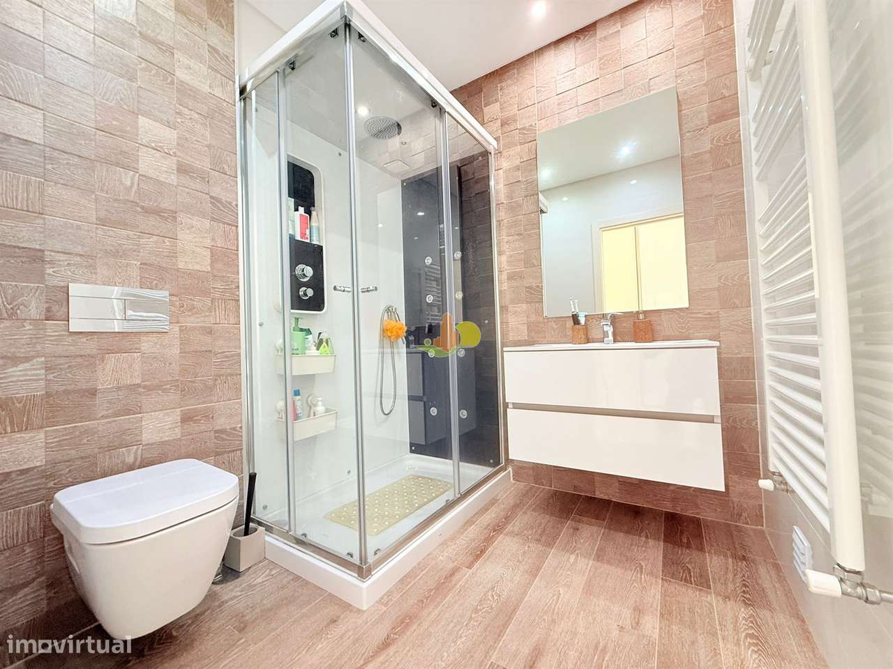 T4+1 Duplex com garagem dupla e terraço privativo-17