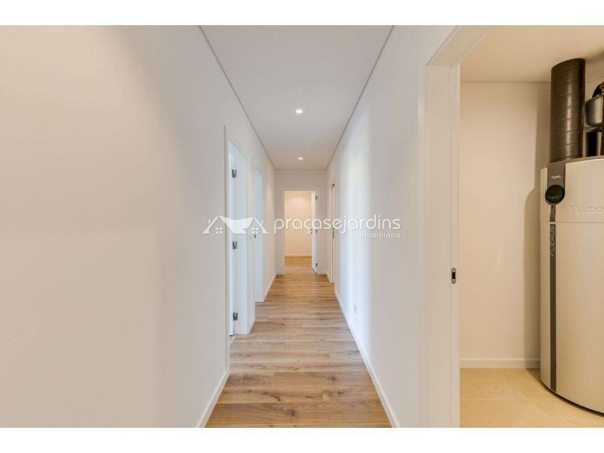 Apartamento T3 Moderno com Excelentes Acabamentos-7